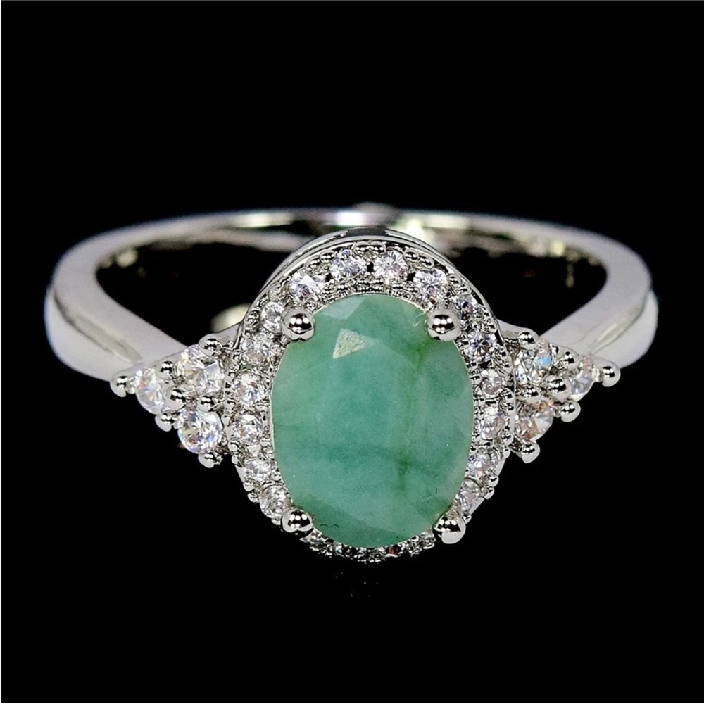 Exquisite Natural Emerald 1.85Ct w/ zircon in 925 Sterling Silver Ring Size 8